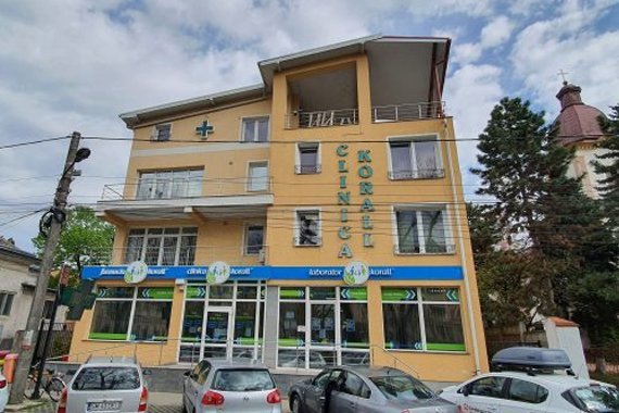 Clinica Korall din Satu Mare își consolidează echipa chirurgicală cu un nou medic specialist, dr. Raul Daniel Micu Chiș