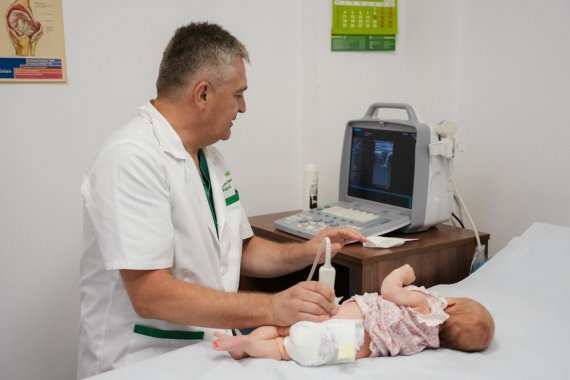 Ortopedie pediatrică la Satu Mare: Dr. Tiberiu Borz pune accent pe prevenție, diagnostic precoce și tratamente non-invazive